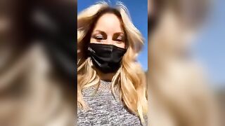 Tiralo fuori che ti faccio un pompino che non passa nessuno