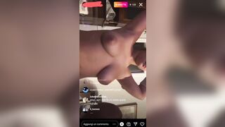 Diretta con le sue belle tettone naturali per eccitare i fans