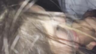 Che schifo - Lo succhia al fidanzato e si sputa sulle tette