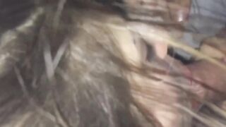 Che schifo - Lo succhia al fidanzato e si sputa sulle tette