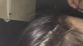 Che schifo - Lo succhia al fidanzato e si sputa sulle tette