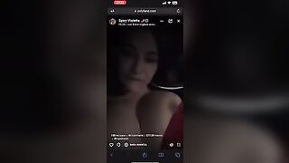 Anteprima del video: Violetta pompino e ditalino in diretta