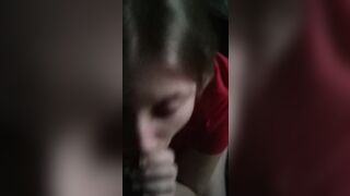 Giovane fidanzata italiana fa un bel pompino