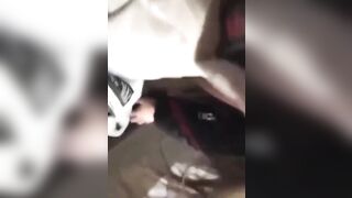 Giovane coppia fa sesso nel bagno dell'università