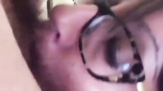 Ce l'ho in culo - Milf si masturba col dildo col fidanzato che la incula