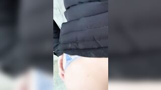 Sei sicuro che non ci vedono? Non ci vedono tranquilla - Scopata sotto il cavalcavia