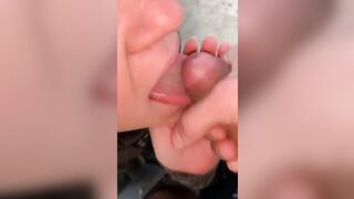 Sei sicuro che non ci vedono? Non ci vedono tranquilla - Scopata sotto il cavalcavia