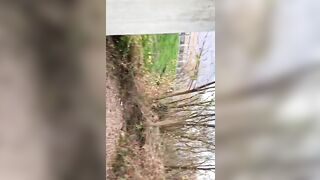 Sei sicuro che non ci vedono? Non ci vedono tranquilla - Scopata sotto il cavalcavia