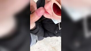 Sei sicuro che non ci vedono? Non ci vedono tranquilla - Scopata sotto il cavalcavia