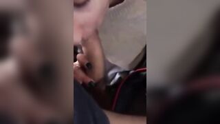 La bambolina mi succhia il cazzo