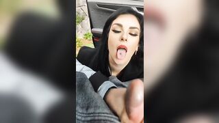 Le riempio la faccia di sborra in un parcheggio