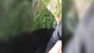 Le riempio la faccia di sborra in un parcheggio