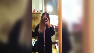 In Italia per avere successo bisogna mostrare le tette e il culo