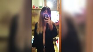 In Italia per avere successo bisogna mostrare le tette e il culo