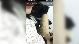 Porca napoletana si fa leccare la fica