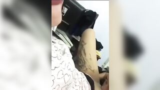 Porca napoletana si fa leccare la fica