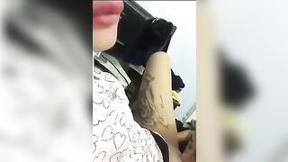 Porca napoletana si fa leccare la fica