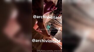 Crystal Crocioni succhia il cazzo a 2 amici