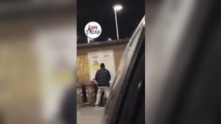 Coppia esibizionista scopa a Reggio di fronte al Mc Donalds