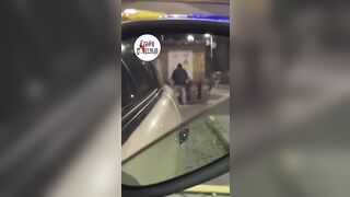 Anteprima del video: Coppia esibizionista scopa a Reggio di fronte al Mc Donalds