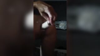 Moglie a pecorina si scopa il culo col dildo