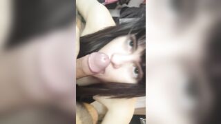 Amore succhialo piano e guardami che mi eccita