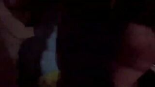 Fidaznata che l osucchia al compagno maiale