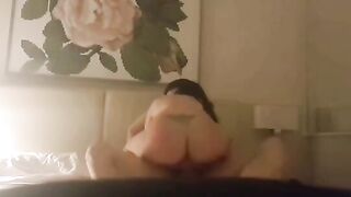 Sei una puttana guarda come zompi sul cazzo troia