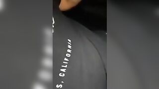 Mi scopo in auto la troia della mia tipa