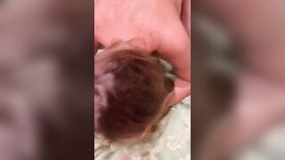 Un cazzo in bocca mentre lo prende a pecorina