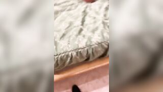 Un cazzo in bocca mentre lo prende a pecorina