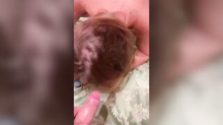 Un cazzo in bocca mentre lo prende a pecorina