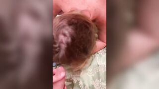 Un cazzo in bocca mentre lo prende a pecorina