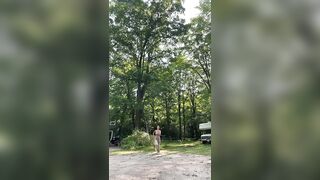 Tiktok di una brunetta molto formosa