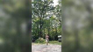 Tiktok di una brunetta molto formosa