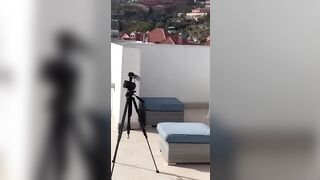 Esibizionista italiana nuda sul balcone