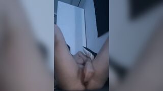 Ragazza italiana tettona si masturba in silenzio