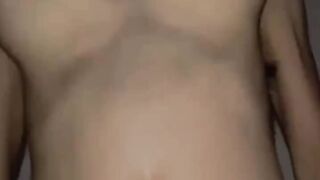 La sua faccia da troia mentre lo prende a smorzacandela