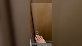 La commessa della Coin mi fa una sega con le tette