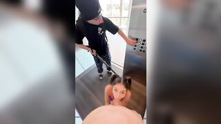 Eva teen troia succhia il cazzo in ascensore