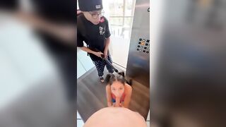 Eva teen troia succhia il cazzo in ascensore