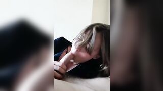 Pompino fidanzata 18 enne che ingoia la sborra