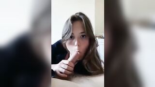 Pompino fidanzata 18 enne che ingoia la sborra