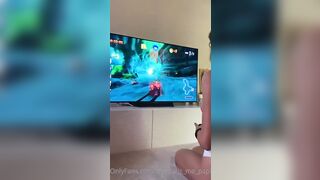 Gioca alla play uscendo un bellisism oculo