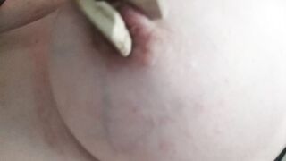 Mi piace giocare con i capezzoli