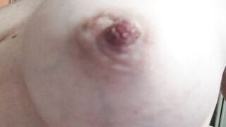 Mi piace giocare con i capezzoli