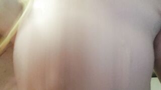 Anteprima del video: Tetta dura legata