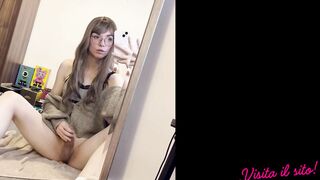 RAGAZZINA TRANS ALLO SPECCHIO! CHE TROIA