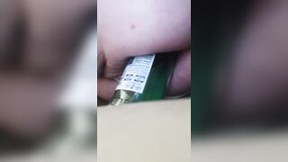 E dopo la carota bottiglia nel culo