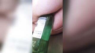 E dopo la carota bottiglia nel culo